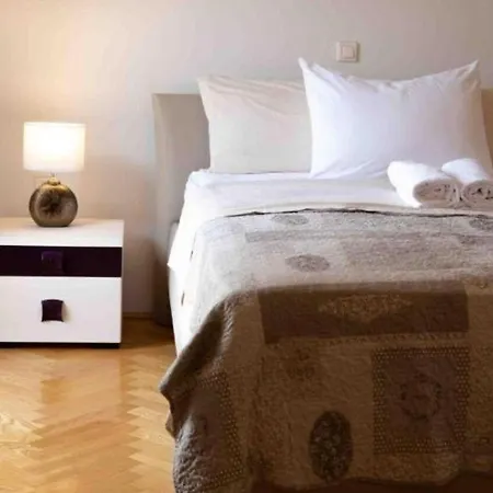 House Isabell Nyaraló Zaton