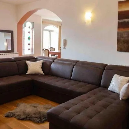 House Isabell * Zaton